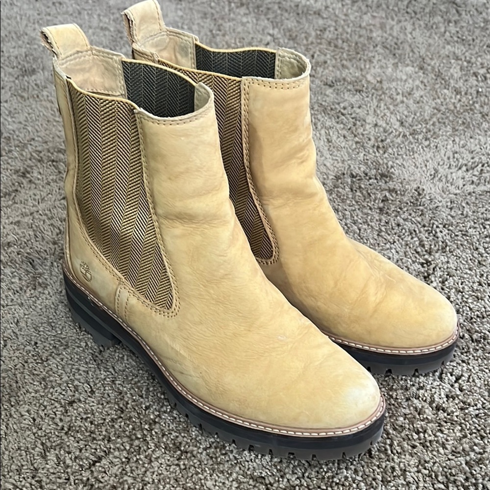 Timberland Women's Courmayeur Chelsea Valley Nubuck A2HKF